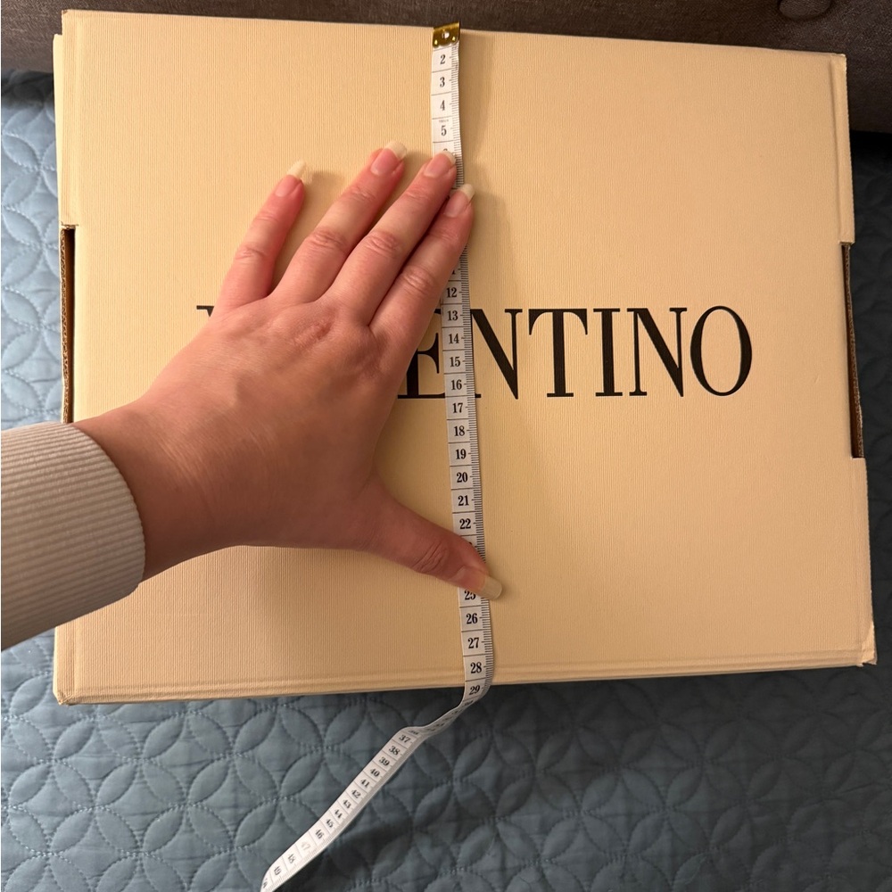 Valentino Tan Box with Logo - Picture 5 of 5